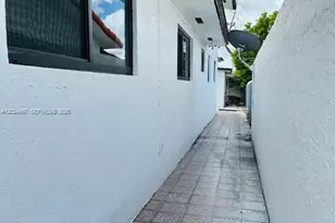 11870 SW 5th St, Miami, FL 33184 - Photo 2