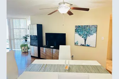 800 Parkview Dr #912, Hallandale Beach, FL 33009 - Photo 6