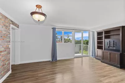 16518 NE 26th Ave #405, North Miami Beach, FL 33160 - Photo 2