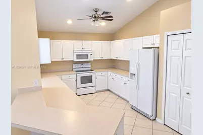 3740 NE 10th Ave, Naples, FL 34120 - Photo 4
