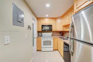 1040 SE 4th Ave, Deerfield Beach, FL 33441 - Photo 16