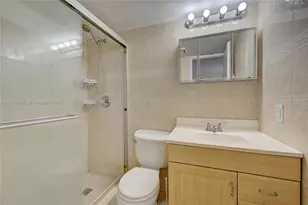 1040 SE 4th Ave, Deerfield Beach, FL 33441 - Photo 32
