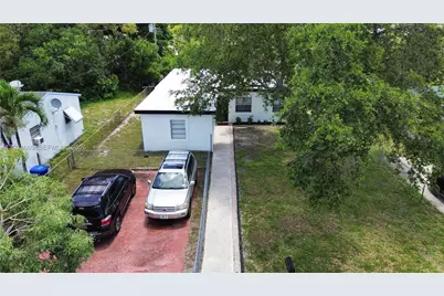 404 NW 18th Ave, Fort Lauderdale, FL 33311 - Photo 2