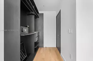 20 NE 11th St, Miami, FL 33132 - Photo 8