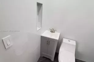 1081 NE 166th St, North Miami Beach, FL 33162 - Photo 6