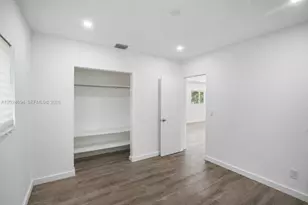 1081 NE 166th St, North Miami Beach, FL 33162 - Photo 6