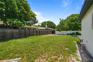 1081 NE 166th St, North Miami Beach, FL 33162 - Photo 26