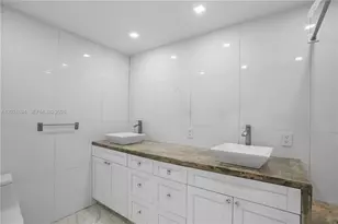 1081 NE 166th St, North Miami Beach, FL 33162 - Photo 18