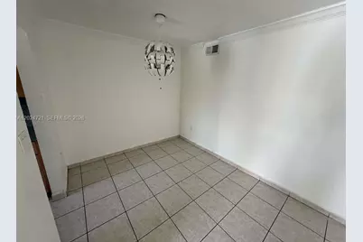 1655 W 44th Pl #302, Hialeah, FL 33012 - Photo 4