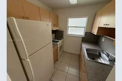 1655 W 44th Pl #302, Hialeah, FL 33012 - Photo 2