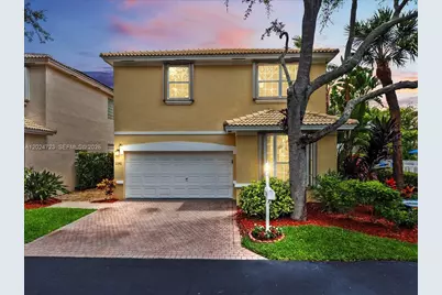 1241 Grant St, Hollywood, FL 33019 - Photo 2