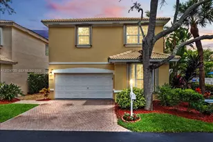 1241 Grant St, Hollywood, FL 33019 - Photo 2