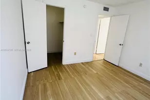 486 NW 165th St Rd, Miami, FL 33169 - Photo 8
