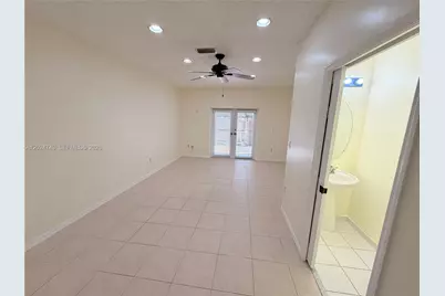 2232 SE 26th Ln #2232-1, Homestead, FL 33035 - Photo 10