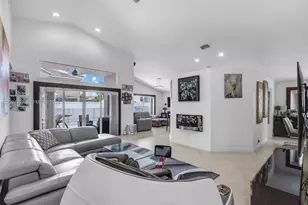 632 Carrington Ln, Weston, FL 33326 - Photo 4