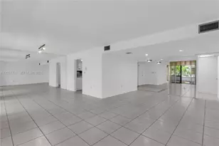 13951 Kendale Lakes Cir, Miami, FL 33183 - Photo 6