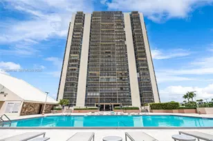 20301 W Country Club Dr, Aventura, FL 33180 - Photo 2