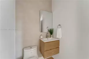 1917 NW 17th St, Miami, FL 33125 - Photo 6
