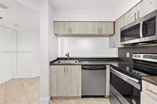 1025 Coral Club Dr, Coral Springs, FL 33071 - Photo 4