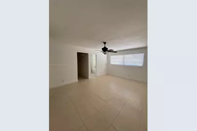 1040 Crystal Lake Dr #2, Deerfield Beach, FL 33064 - Photo 4