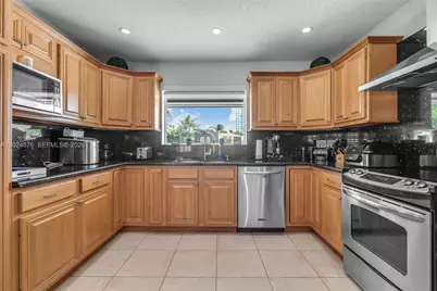 1261 NE 82nd St, Miami, FL 33138 - Photo 14