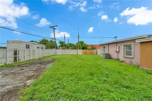 3651 W 2nd Ct, Hialeah, FL 33012 - Photo 30