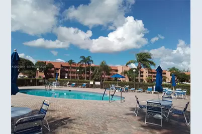 9581 Sunrise Lakes Blvd #202, Sunrise, FL 33322 - Photo 1