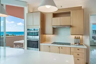 300 South Pointe Dr, Miami Beach, FL 33139 - Photo 12