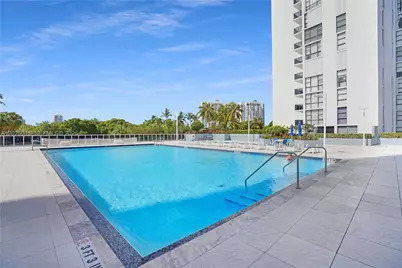 3625 N Country Club Dr #402, Aventura, FL 33180 - Photo 12