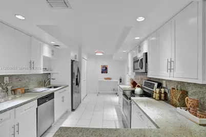 1121 Crandon Blvd #E604, Key Biscayne, FL 33149 - Photo 8