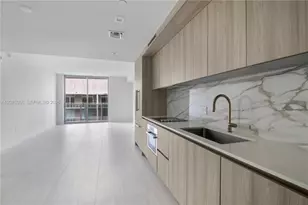 77 SE 5th St, Miami, FL 33131 - Photo 10