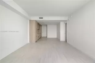 77 SE 5th St, Miami, FL 33131 - Photo 18