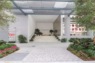 77 SE 5th St, Miami, FL 33131 - Photo 2