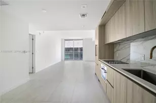 77 SE 5th St, Miami, FL 33131 - Photo 12