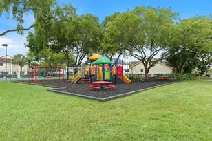 19080 NW 77th Ct, Hialeah, FL 33015 - Photo 36