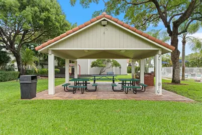 19080 NW 77th Ct, Hialeah, FL 33015 - Photo 38