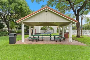 19080 NW 77th Ct, Hialeah, FL 33015 - Photo 38