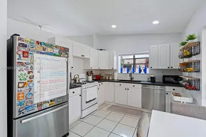 19080 NW 77th Ct, Hialeah, FL 33015 - Photo 14