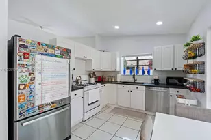 19080 NW 77th Ct, Hialeah, FL 33015 - Photo 14