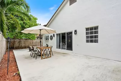 19080 NW 77th Ct, Hialeah, FL 33015 - Photo 28