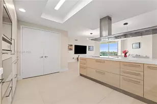 17301 Biscayne Blvd, North Miami Beach, FL 33160 - Photo 10