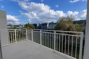 9371 Fontainebleau Blvd, Miami, FL 33172 - Photo 10
