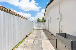 16820 NW 74th Ave, Hialeah, FL 33015 - Photo 32