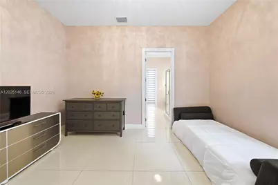 7525 NW 103rd Pl, Doral, FL 33178 - Photo 10