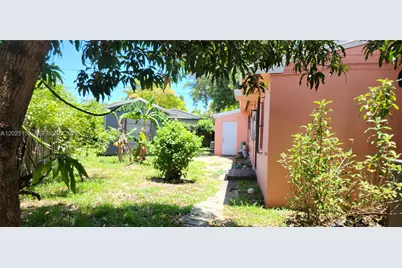 901 NE 160th Ter, North Miami Beach, FL 33162 - Photo 14