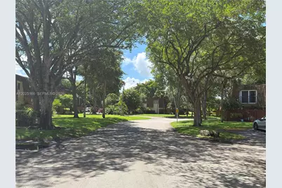 8901 Orange Grove Dr #D-24, Davie, FL 33324 - Photo 6