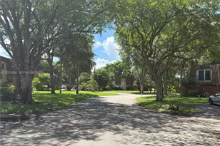8901 Orange Grove Dr, Davie, FL 33324 - Photo 6