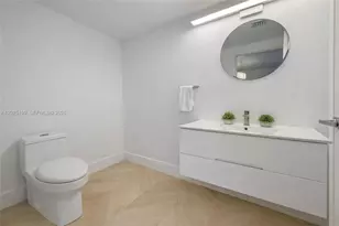 1300 Brickell Bay Dr, Miami, FL 33131 - Photo 12