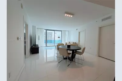 200 Biscayne Boulevard Way #4104, Miami, FL 33131 - Photo 2