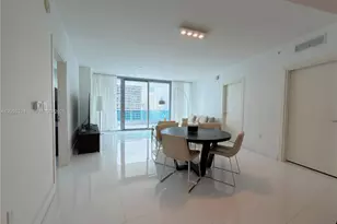 200 Biscayne Blvd Way, Miami, FL 33131 - Photo 2